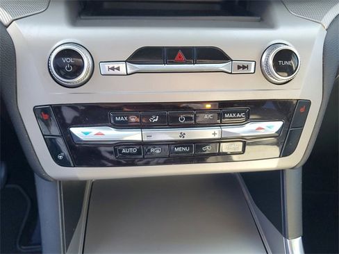 Used 2023 Ford Explorer XLT w/ Equipment Group 202A image 29