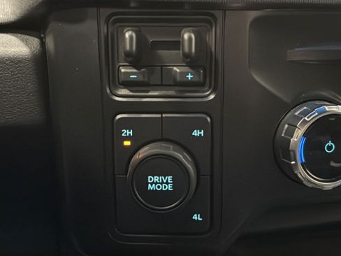 Used 2025 Ford F450 Platinum w/ FX4 Off-Road Package AWD/4WD image 34