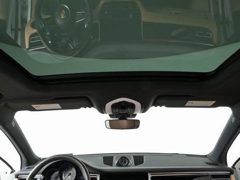 Certified 2024 Porsche Macan w/ Premium Plus Package AWD/4WD image 20
