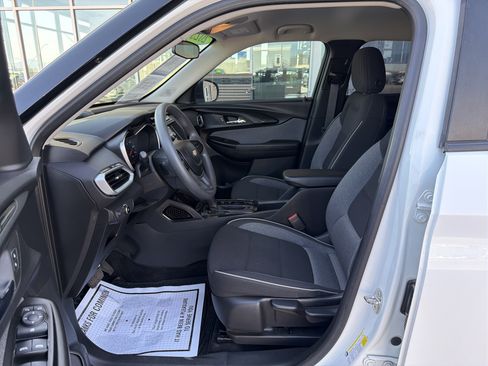 Used 2023 Chevrolet TrailBlazer LS FWD image 12