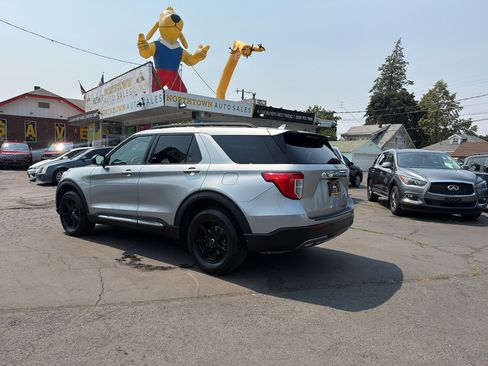 Used 2020 Ford Explorer XLT w/ Equipment Group 202A AWD/4WD image 4