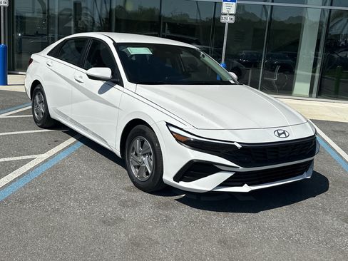 New 2026 Hyundai Elantra SE FWD image 5