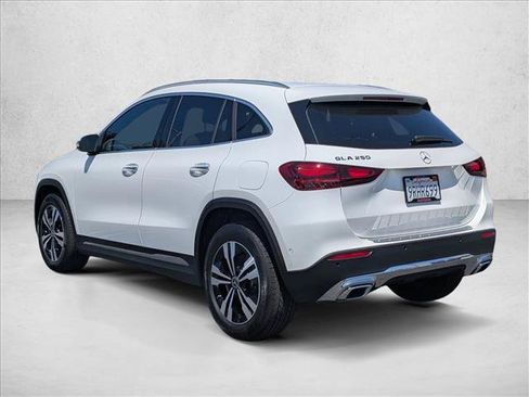 Certified 2025 Mercedes-Benz GLA 250 image 8