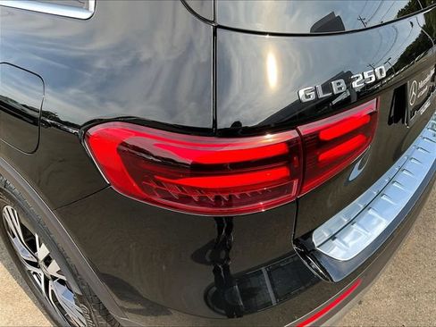 Used 2026 Mercedes-Benz GLB 250 4MATIC image 25