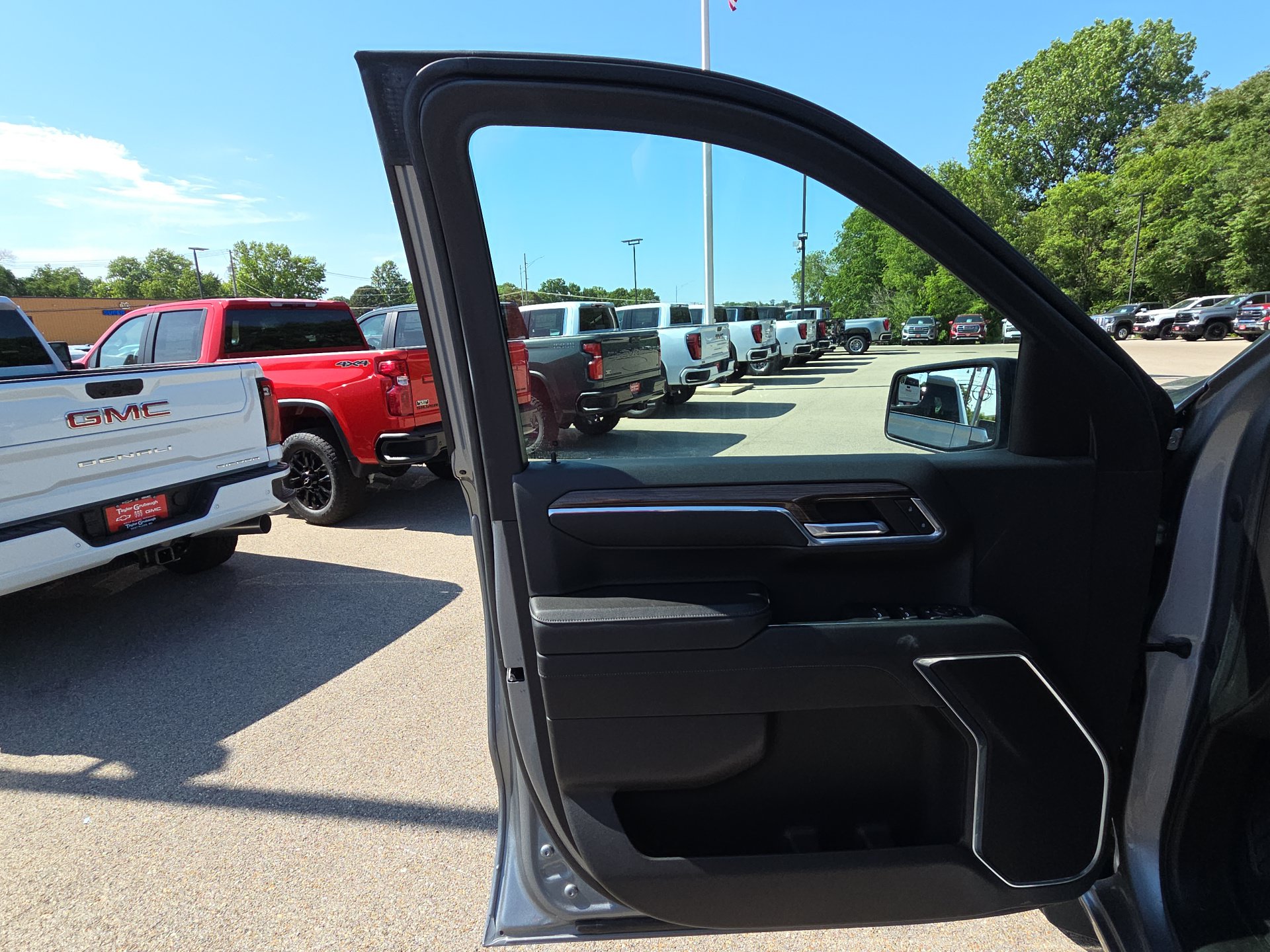 Used 2023 Chevrolet Silverado 1500 RST AWD/4WD image 13