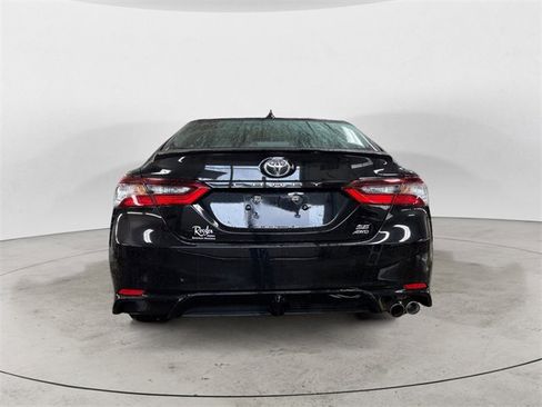 Used 2023 Toyota Camry SE image 4