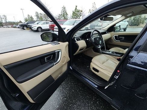 Used 2019 Land Rover Discovery Sport HSE image 19