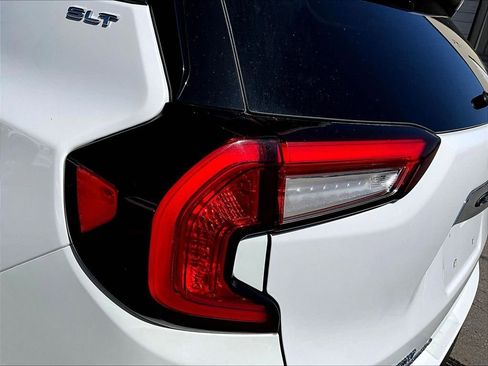 Used 2024 GMC Terrain SLT AWD/4WD image 33