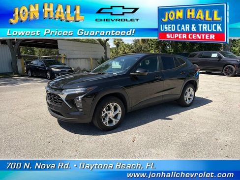 Used 2024 Chevrolet Trax LS w/ LS Convenience Package FWD image 2