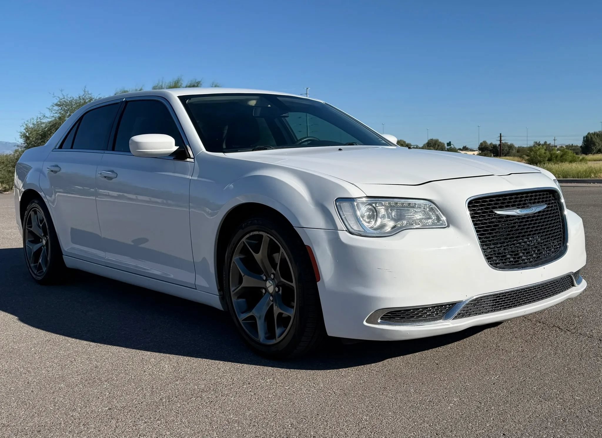 Used 2018 Chrysler 300 Touring L RWD image 3