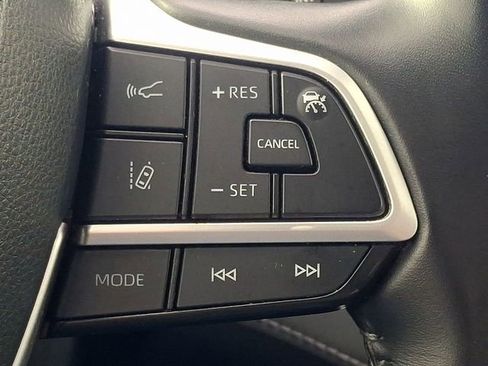 Used 2023 Toyota Highlander XSE AWD/4WD image 29