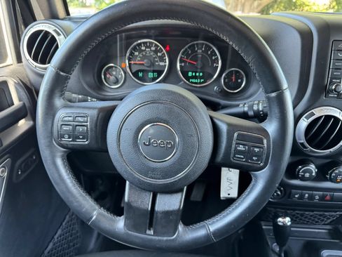 Used 2015 Jeep Wrangler Unlimited Sahara w/ Connectivity Group AWD/4WD image 13