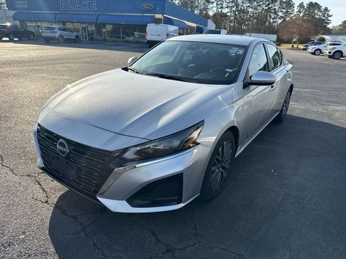 Used 2023 Nissan Altima 2.5 SV image 10