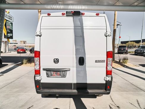 Used 2025 RAM ProMaster 2500 w/ Convenience Group FWD image 8