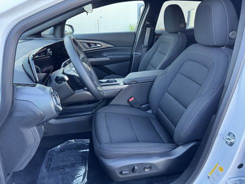 Used 2025 Chevrolet Equinox EV LT w/ Comfort Package image 14