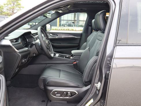 New 2025 Jeep Grand Cherokee Overland w/ Luxury Tech Group IV image 14