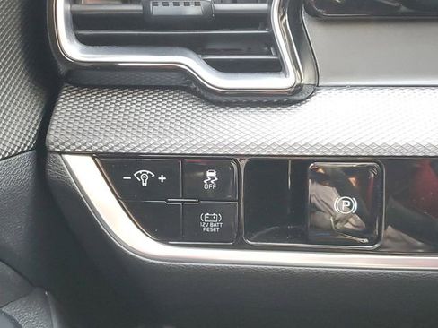 Used 2023 Kia Sportage LX image 17