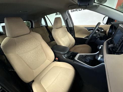Used 2020 Toyota RAV4 XLE AWD/4WD image 22