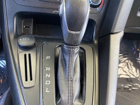 Used 2018 Ford Focus SE w/ SE Appearance Package FWD image 25