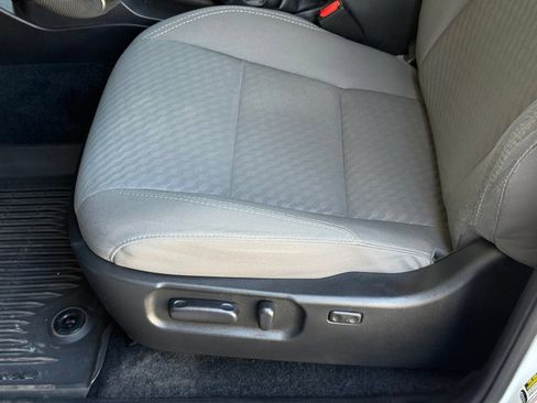 Used 2021 Toyota Tacoma SR5 AWD/4WD image 2