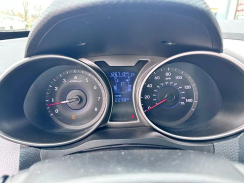 Used 2017 Hyundai Veloster Value Edition FWD image 15