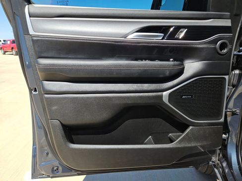 Certified 2025 Jeep Wagoneer Series II w/ Premium Group I image 11