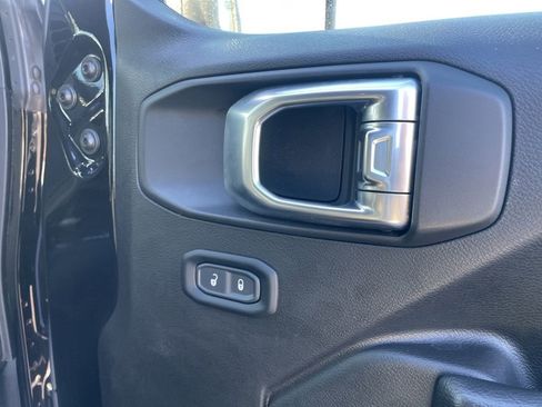 Used 2023 Jeep Wrangler Sport S image 41