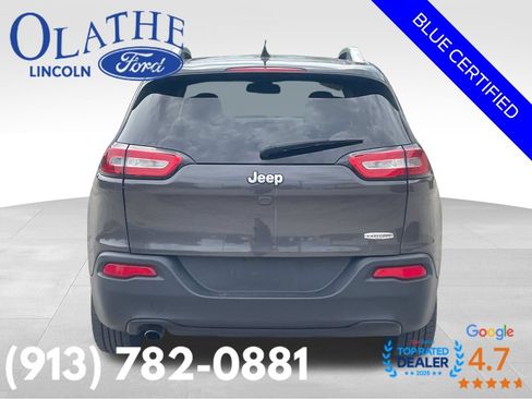 Used 2017 Jeep Cherokee Latitude FWD image 5