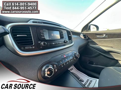 Used 2017 Kia Sorento AWD image 19
