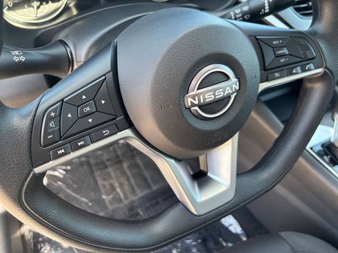 Used 2025 Nissan Altima 2.5 SV FWD image 28