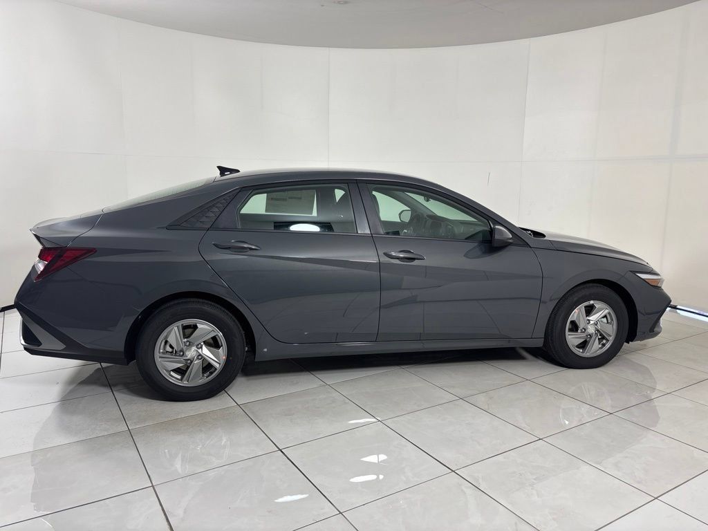 New 2026 Hyundai Elantra SE FWD image 6