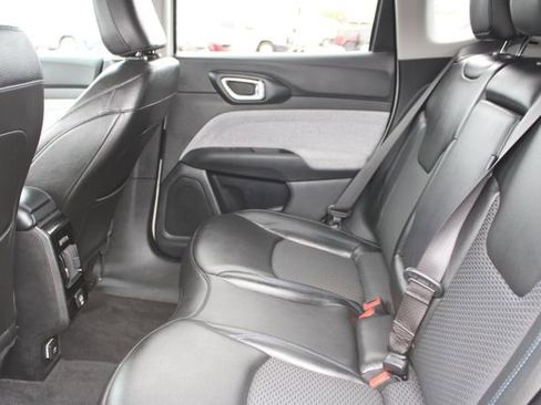 Used 2022 Jeep Compass Latitude image 36