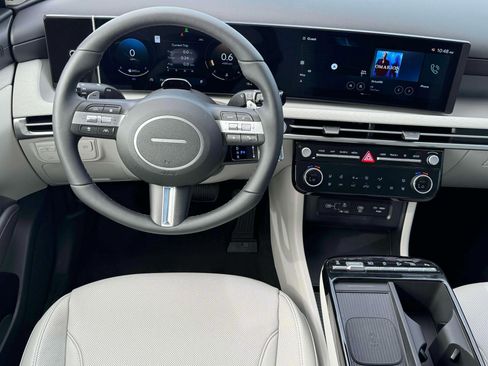 New 2025 Hyundai Tucson Limited image 17