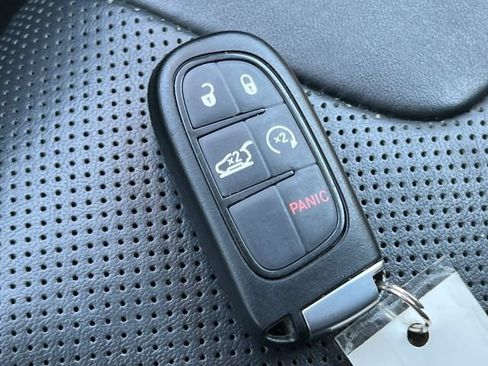 Used 2019 Jeep Cherokee Limited AWD/4WD image 33