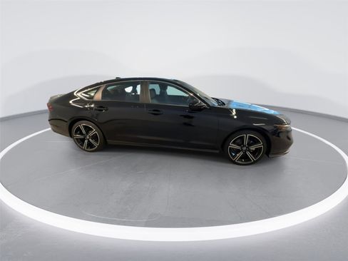 Used 2023 Honda Accord Sport image 9