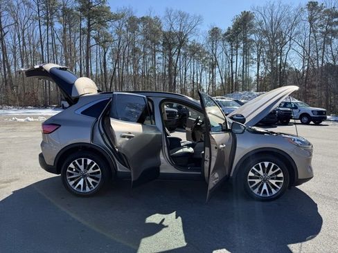 Used 2020 Ford Escape Titanium image 28