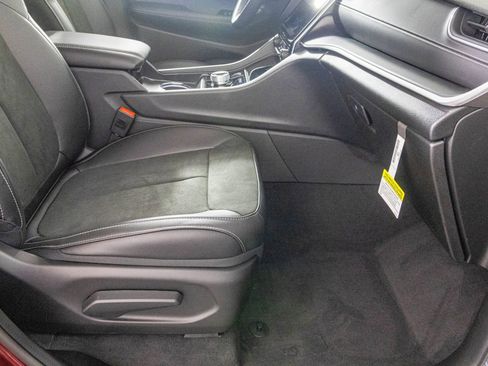 New 2025 Jeep Grand Cherokee Altitude image 34