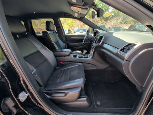 Used 2018 Jeep Grand Cherokee Altitude AWD/4WD image 15