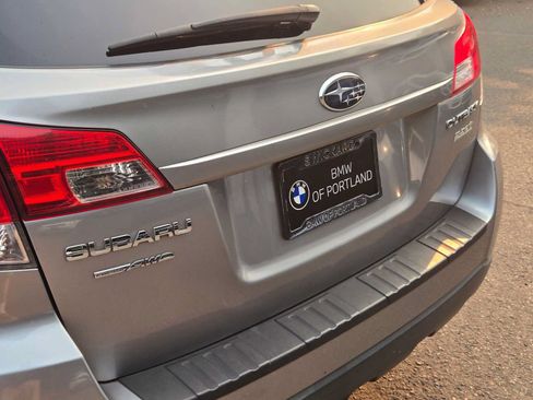 Used 2011 Subaru Outback 2.5i Premium AWD/4WD image 14