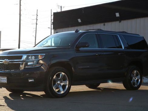 Used 2018 Chevrolet Suburban LT w/ Luxury Package image 14
