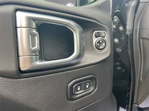 New 2025 Jeep Gladiator Sport w/ Premium Package image 17