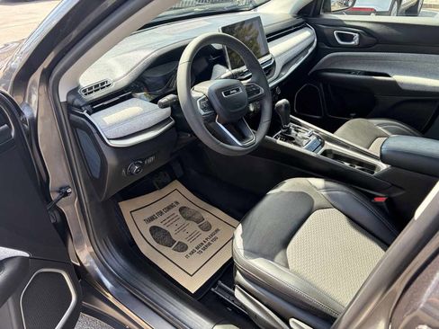 Used 2022 Jeep Compass Latitude image 10