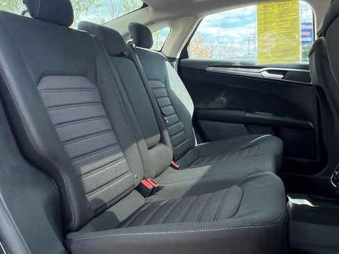 Used 2020 Ford Fusion SE image 12