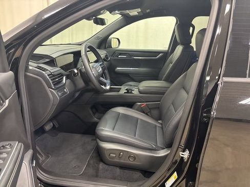 Used 2026 GMC Acadia Elevation w/ Elevation Premium Package FWD image 16