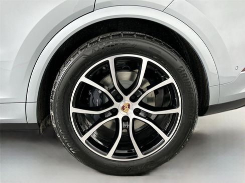 Certified 2026 Porsche Cayenne Coupe AWD/4WD image 12