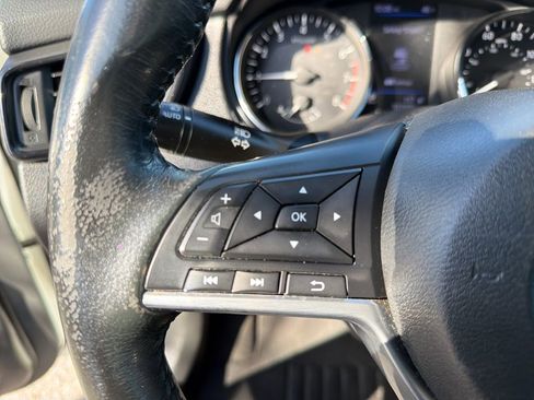 Used 2018 Nissan Rogue SV image 30