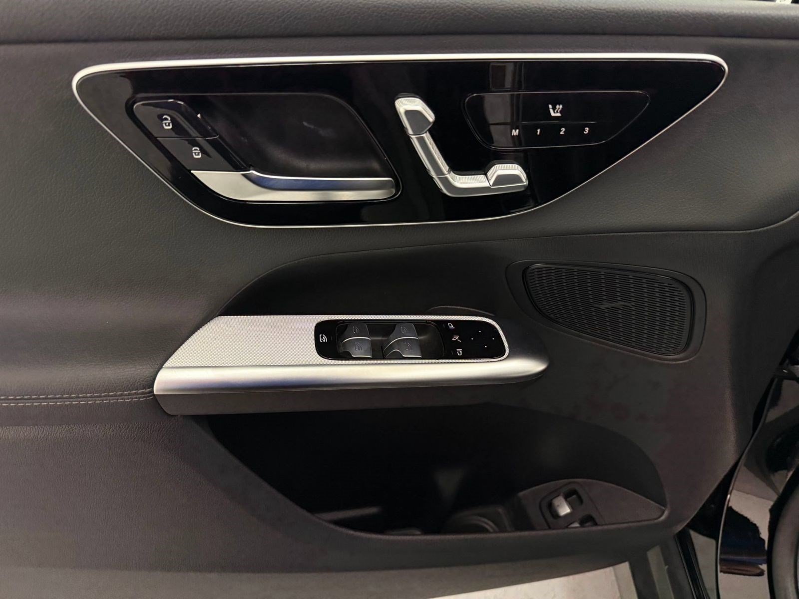 Certified 2025 Mercedes-Benz GLC 350e 4MATIC image 11
