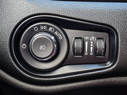 Used 2023 Jeep Renegade Altitude w/ Convenience Group I AWD/4WD image 31