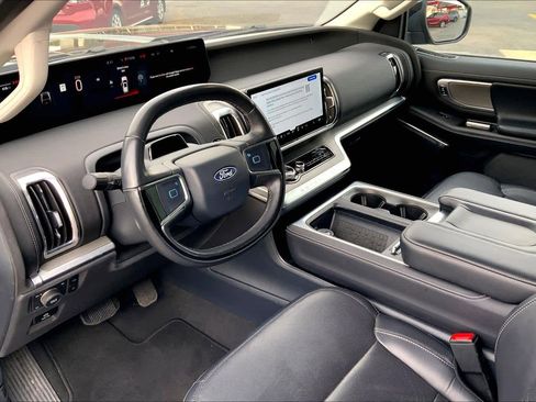 Used 2025 Ford Expedition Max Platinum AWD/4WD image 18