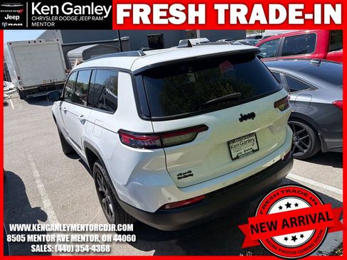 Used 2024 Jeep Grand Cherokee L Laredo AWD/4WD image 8